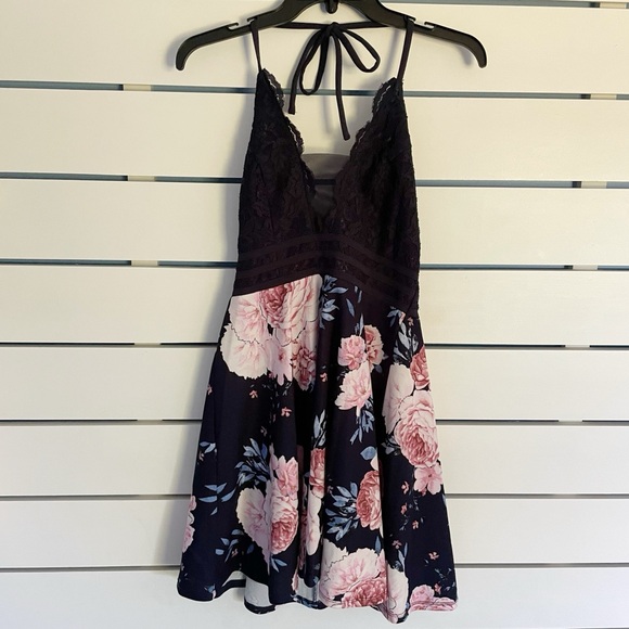 Small navy backless floral mini dress - Picture 2 of 7